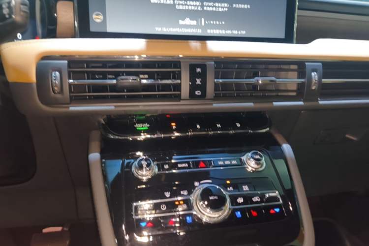Used Lincoln Corsair 2022 2.0T Two-Wheel Drive Luxury Edition Audio And AC Panel