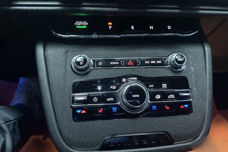 Used Lincoln Corsair 2022 2.0T Two-Wheel Drive Luxury Edition Audio And AC Panel
