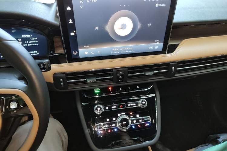 Used Lincoln Corsair 2022 2.0T Two-Wheel Drive Luxury Edition Audio And AC Panel