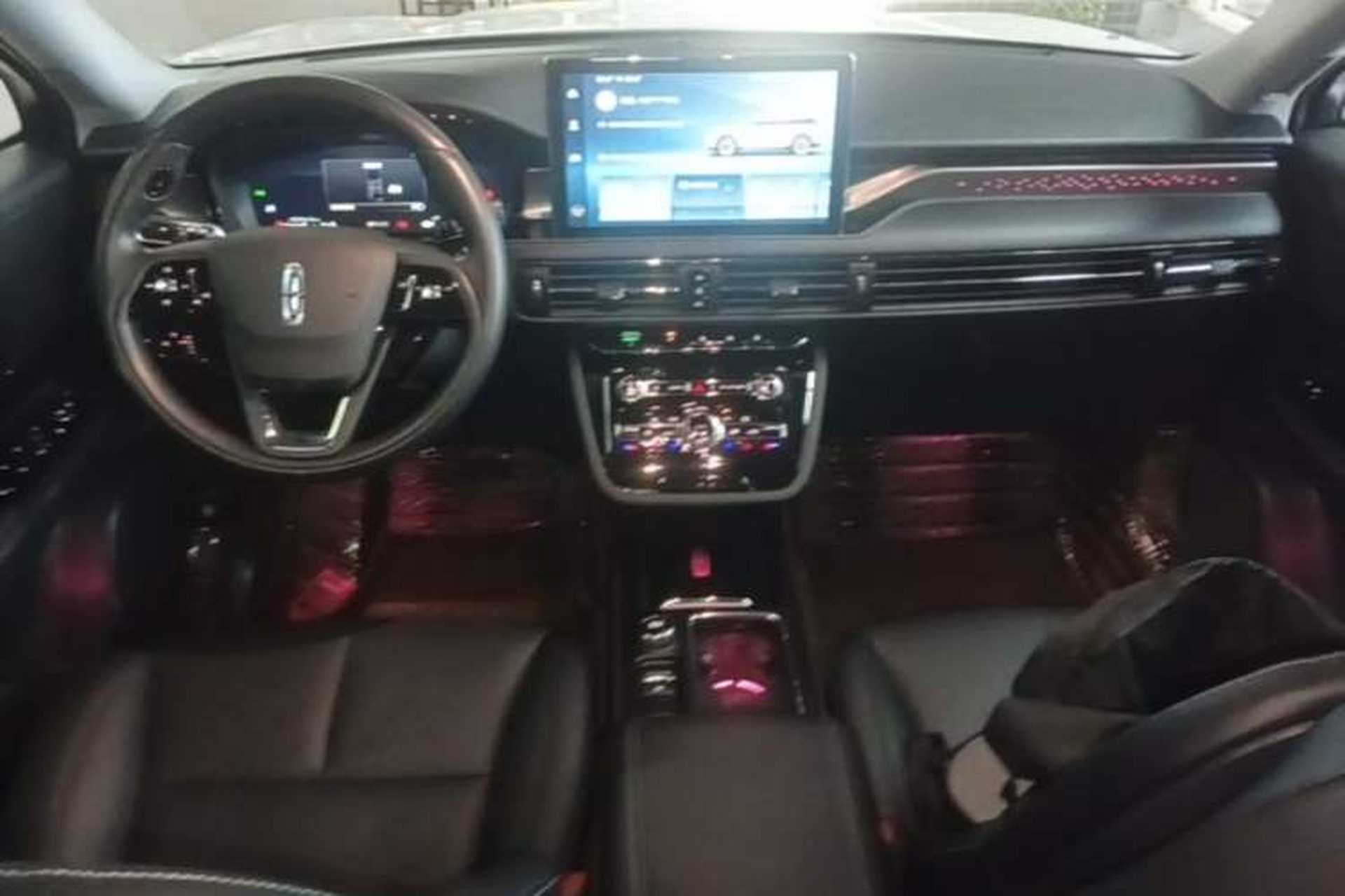 Used Lincoln Corsair 2022 2.0T Two-Wheel Drive Deluxe Edition Center Console