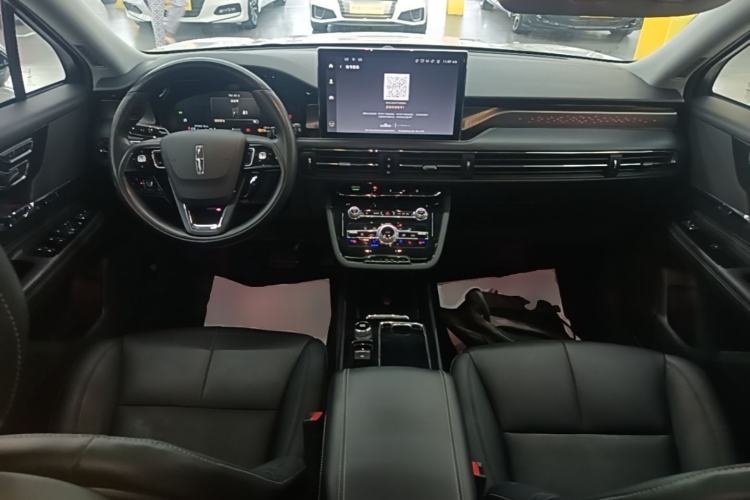 Used Lincoln Corsair 2022 2.0T Two-Wheel Drive Deluxe Edition Center Console