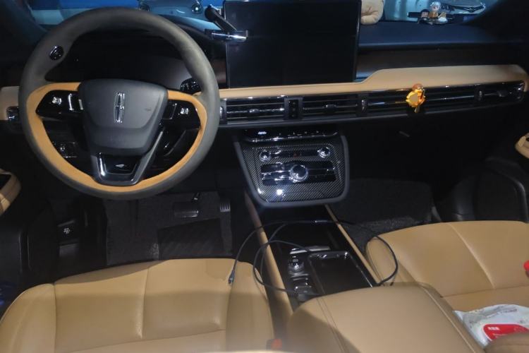 Used Lincoln Corsair 2022 2.0T Two-Wheel Drive Luxury Edition Center Console