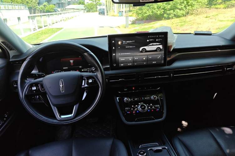 Used Lincoln Corsair 2022 2.0T Two-Wheel Drive Deluxe Edition Center Console