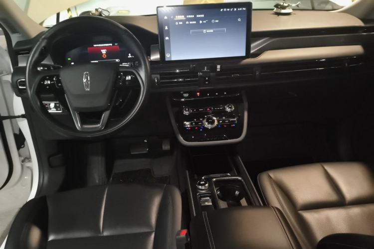 Used Lincoln Corsair 2022 2.0T Two-Wheel Drive Deluxe Edition Center Console