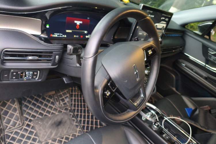 Used Lincoln Corsair 2022 2.0T Two-Wheel Drive Luxury Edition Center Console