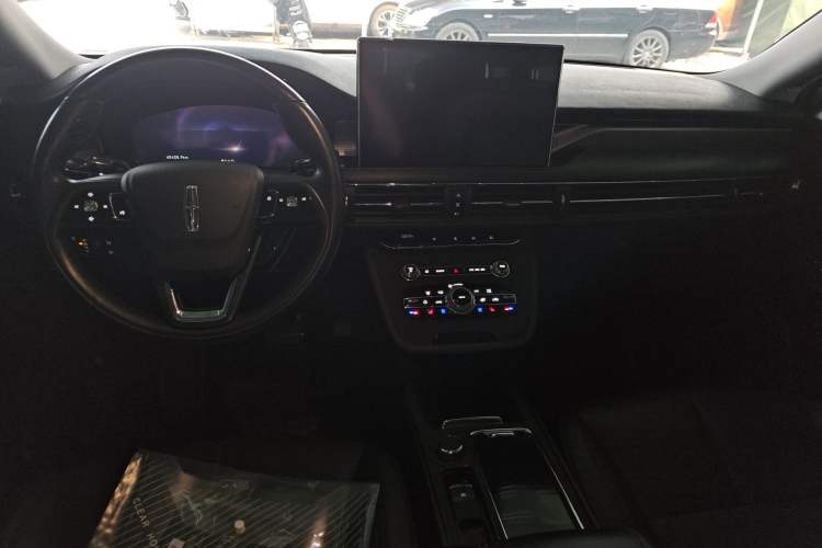 Used Lincoln Corsair 2022 2.0T Two-Wheel Drive Deluxe Edition Center Console
