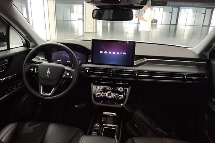 Used Lincoln Corsair 2022 2.0T Two-Wheel Drive Deluxe Edition Center Console