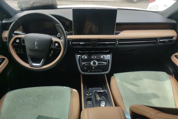 Used Lincoln Corsair 2022 Revised Version 2.0T Two-Wheel Drive Premium Edition Center Console
