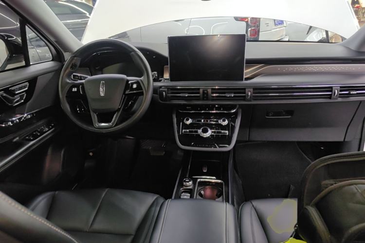 Used Lincoln Corsair 2022 2.0T Two-Wheel Drive Deluxe Edition Center Console