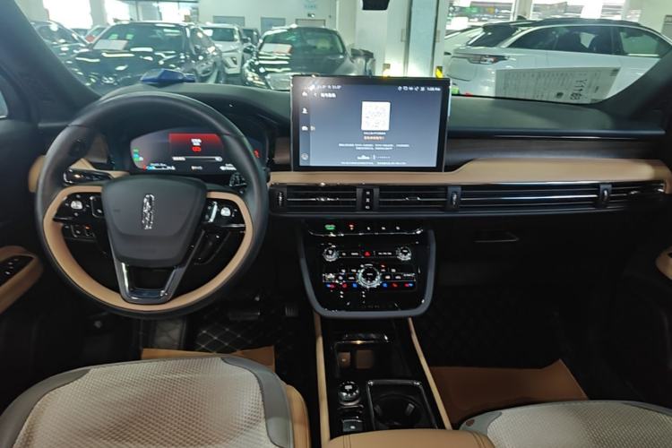 Used Lincoln Corsair 2022 2.0T Two-Wheel Drive Luxury Edition Center Console