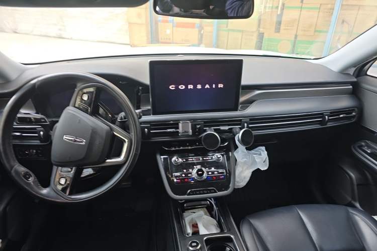 Used Lincoln Corsair 2022 2.0T Two-Wheel Drive Deluxe Edition Center Console