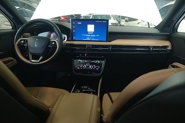 Used Lincoln Corsair 2022 2.0T Two-Wheel Drive Luxury Edition Center Console