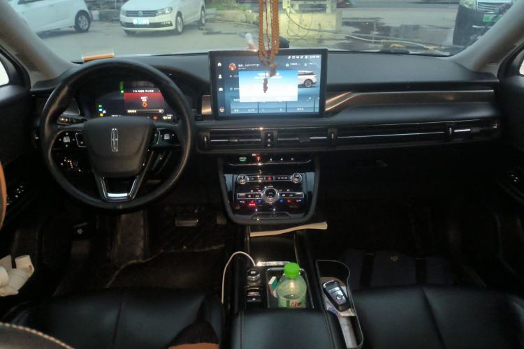 Used Lincoln Corsair 2022 2.0T Two-Wheel Drive Deluxe Edition Center Console