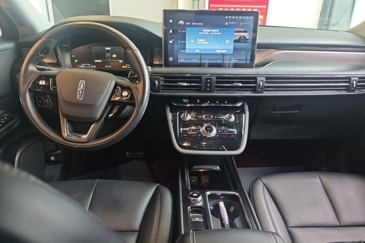 Used Lincoln Corsair 2022 2.0T Two-Wheel Drive Deluxe Edition Center Console
