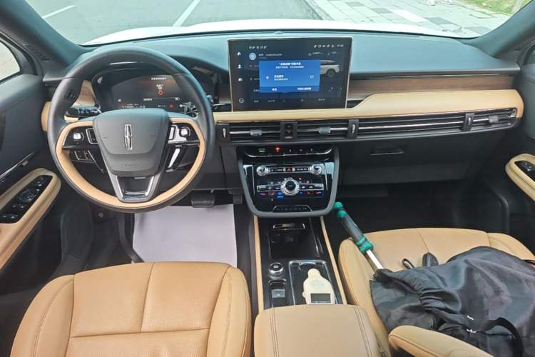 Used Lincoln Corsair 2022 2.0T Two-Wheel Drive Luxury Edition Center Console