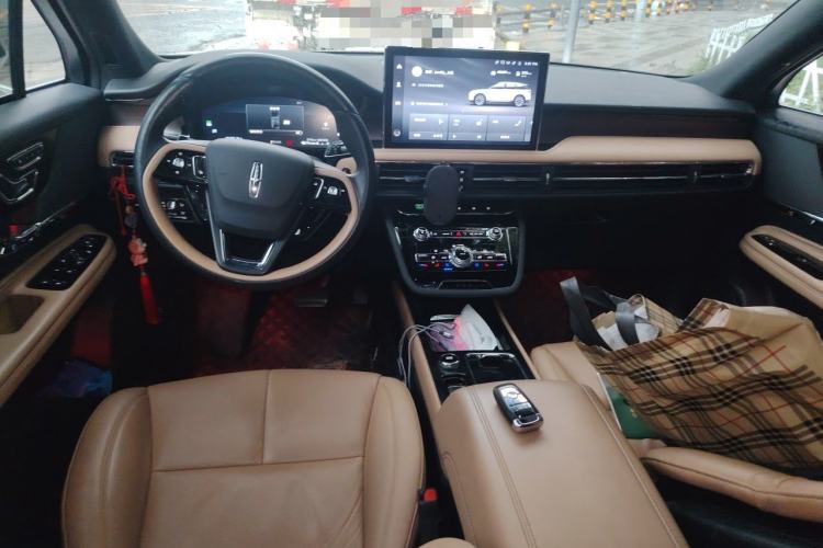 Used Lincoln Corsair 2022 2.0T Two-Wheel Drive Luxury Edition Center Console