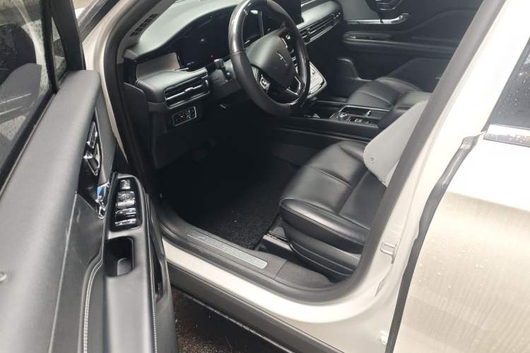 Used Lincoln Corsair 2022 2.0T Two-Wheel Drive Deluxe Edition Driver Seat