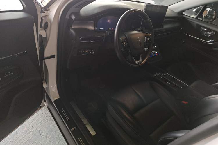 Used Lincoln Corsair 2022 2.0T Two-Wheel Drive Deluxe Edition Driver Seat