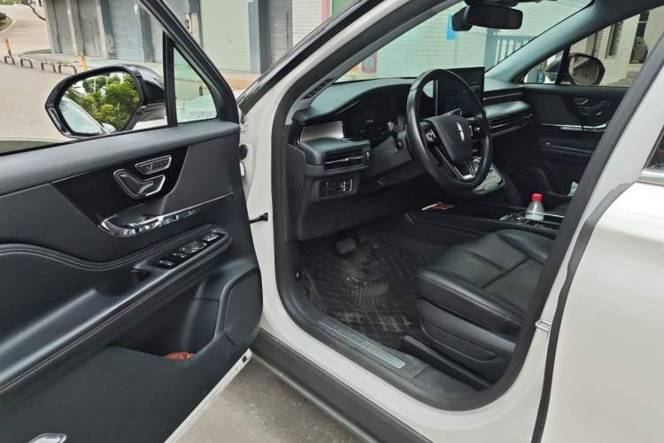 Used Lincoln Corsair 2022 2.0T Two-Wheel Drive Deluxe Edition Driver Seat