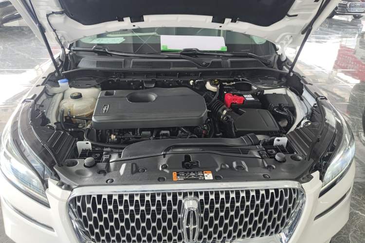 Used Lincoln Corsair 2022 Revised Version 2.0T Two-Wheel Drive Premium Edition Engine Bay