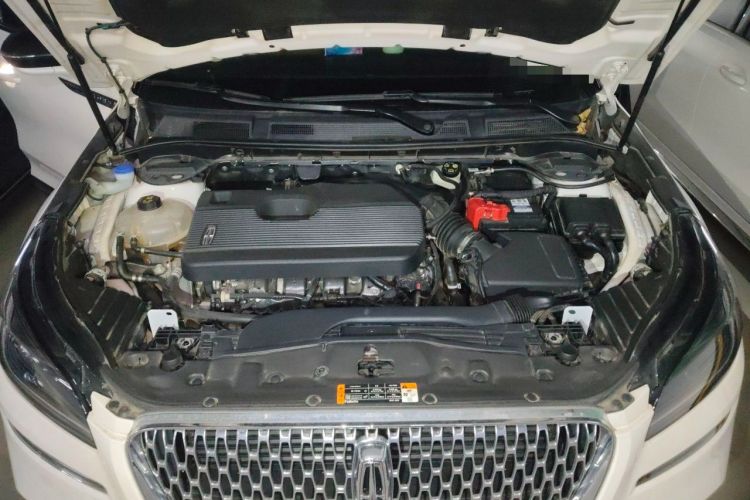 Used Lincoln Corsair 2022 Revised Version 2.0T Two-Wheel Drive Luxury Edition Engine Bay