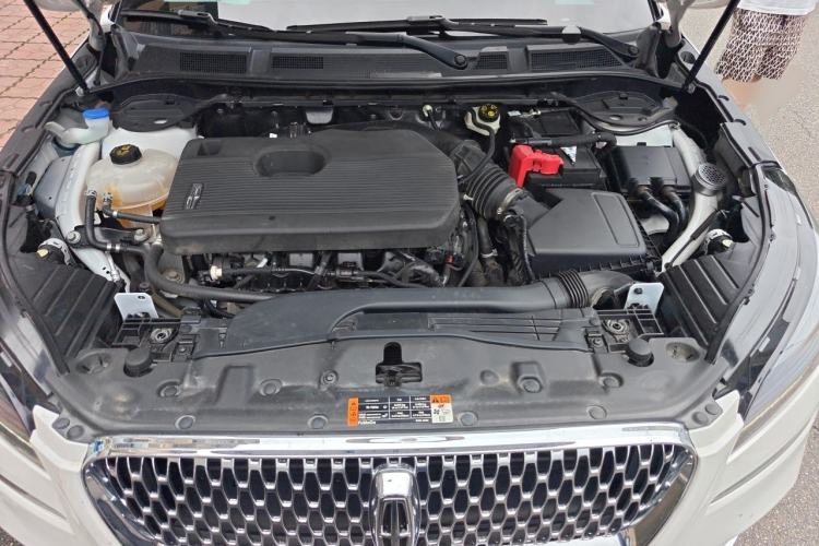 Used Lincoln Corsair 2022 Revised Version 2.0T Two-Wheel Drive Luxury Edition Engine Bay