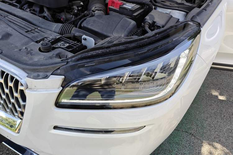 Used Lincoln Corsair 2022 2.0T Two-Wheel Drive Deluxe Edition Engine Bay Left
