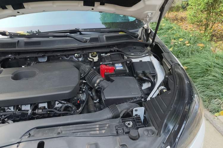 Used Lincoln Corsair 2022 2.0T Two-Wheel Drive Deluxe Edition Engine Bay Left