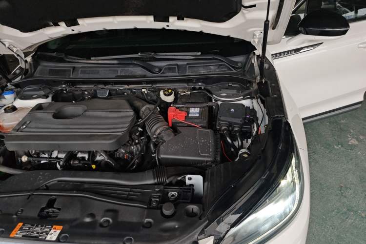 Used Lincoln Corsair 2022 2.0T Two-Wheel Drive Deluxe Edition Engine Bay Left