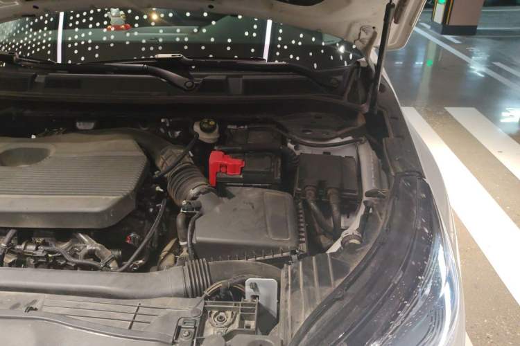 Used Lincoln Corsair 2022 2.0T Two-Wheel Drive Deluxe Edition Engine Bay Left