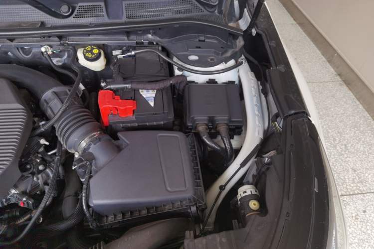 Used Lincoln Corsair 2022 2.0T Four-Wheel Drive Luxury Edition Engine Bay Left