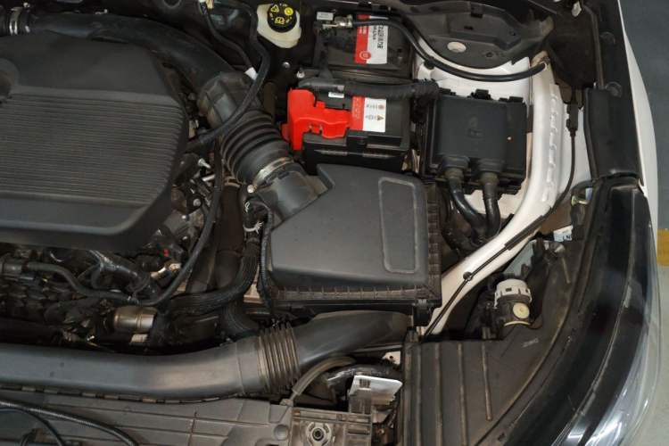 Used Lincoln Corsair 2022 Revised Version 2.0T Two-Wheel Drive Premium Edition Engine Bay Left