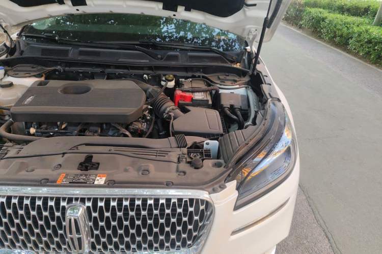 Used Lincoln Corsair 2022 2.0T Two-Wheel Drive Deluxe Edition Engine Bay Left