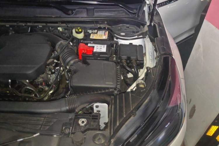 Used Lincoln Corsair 2022 2.0T Two-Wheel Drive Deluxe Edition Engine Bay Left