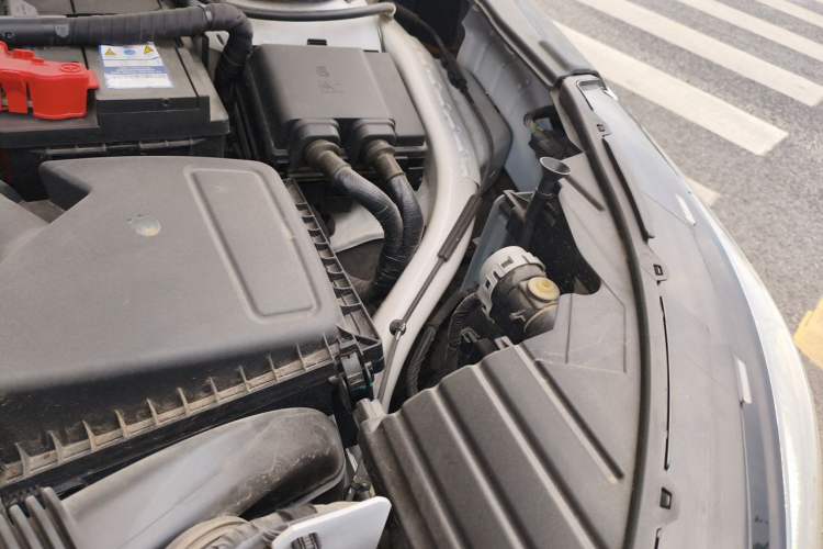 Used Lincoln Corsair 2022 Revised Version 2.0T Two-Wheel Drive Premium Edition Engine Bay Left