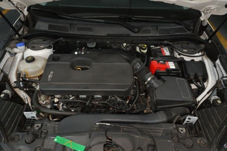 Used Lincoln Corsair 2022 Revised Version 2.0T Two-Wheel Drive Premium Edition Engine Bay
