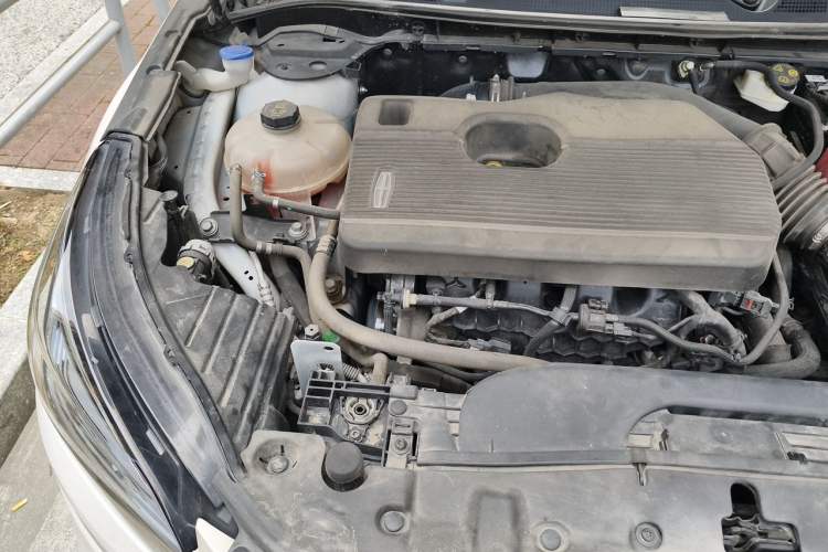 Used Lincoln Corsair 2022 2.0T Two-Wheel Drive Deluxe Edition Engine Bay Right