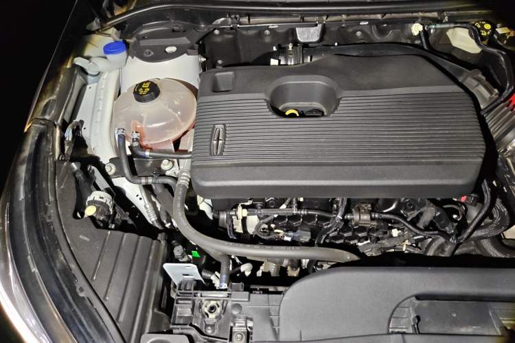 Used Lincoln Corsair 2022 2.0T Two-Wheel Drive Luxury Edition Engine Bay Right