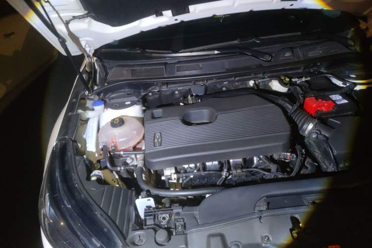 Used Lincoln Corsair 2022 2.0T Two-Wheel Drive Luxury Edition Engine Bay Right
