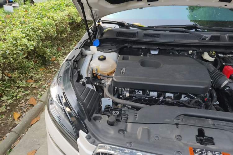 Used Lincoln Corsair 2022 2.0T Two-Wheel Drive Deluxe Edition Engine Bay Right