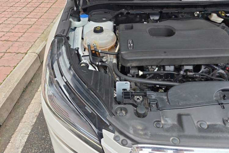 Used Lincoln Corsair 2022 Revised Version 2.0T Two-Wheel Drive Luxury Edition Engine Bay Right