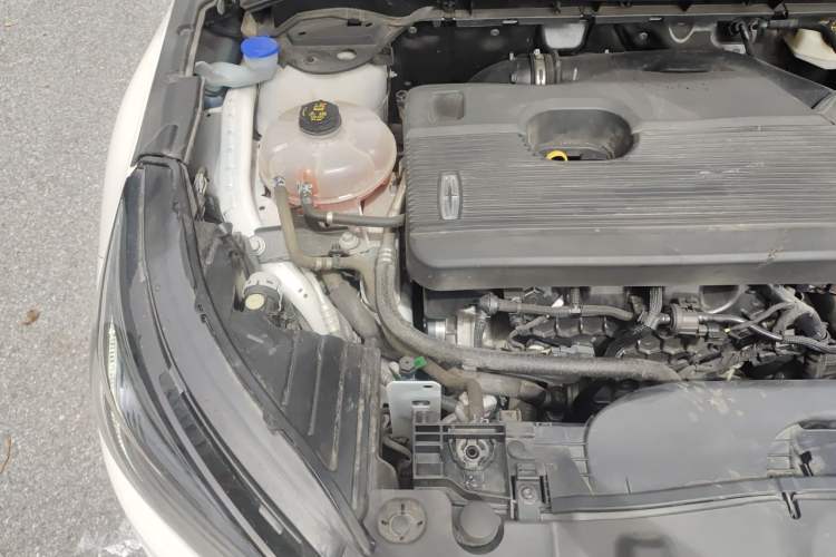 Used Lincoln Corsair 2022 2.0T Two-Wheel Drive Deluxe Edition Engine Bay Right