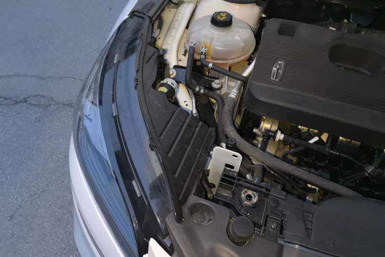 Used Lincoln Corsair 2022 2.0T Two-Wheel Drive Luxury Edition Engine Bay Right