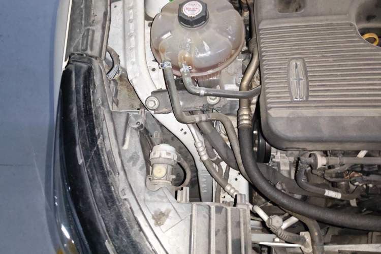 Used Lincoln Corsair 2022 2.0T Two-Wheel Drive Deluxe Edition Engine Bay Right