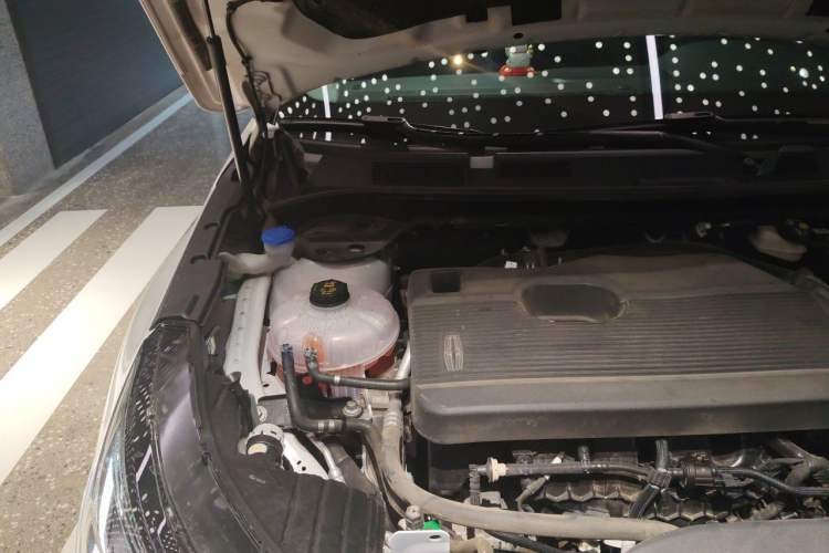Used Lincoln Corsair 2022 2.0T Two-Wheel Drive Deluxe Edition Engine Bay Right