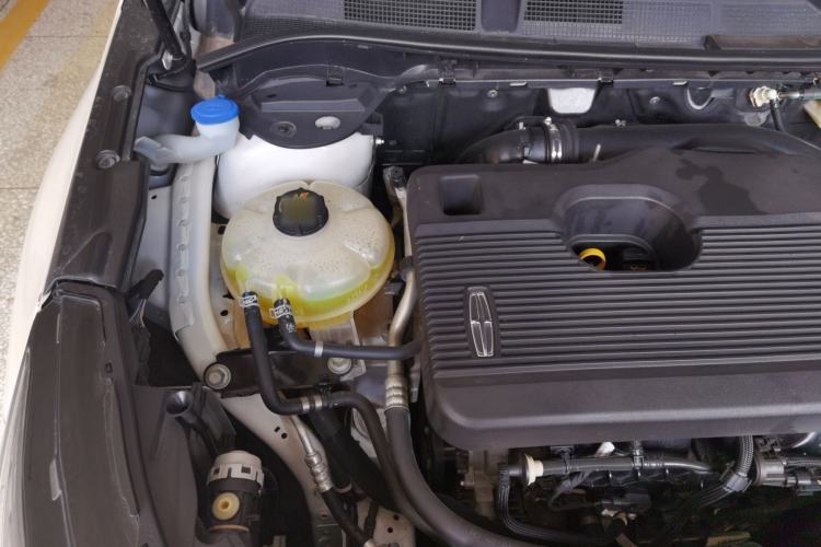 Used Lincoln Corsair 2022 2.0T Four-Wheel Drive Luxury Edition Engine Bay Right