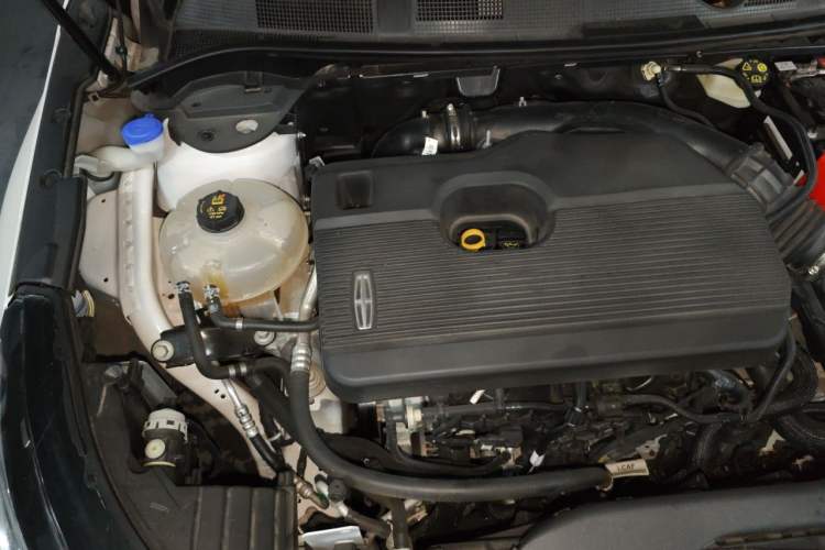 Used Lincoln Corsair 2022 Revised Version 2.0T Two-Wheel Drive Premium Edition Engine Bay Right