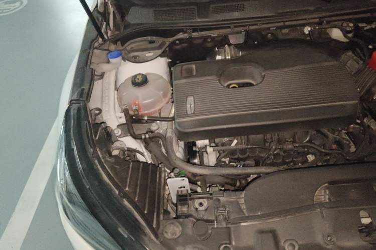Used Lincoln Corsair 2022 2.0T Two-Wheel-Drive MONO Limited Edition Engine Bay Right