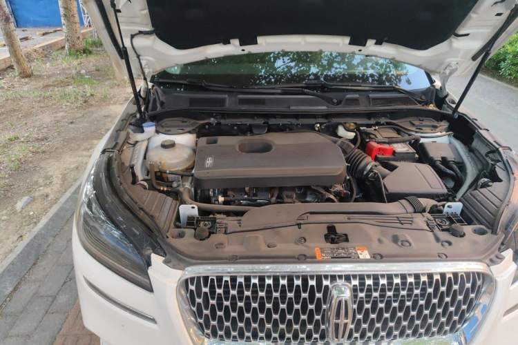 Used Lincoln Corsair 2022 2.0T Two-Wheel Drive Deluxe Edition Engine Bay Right