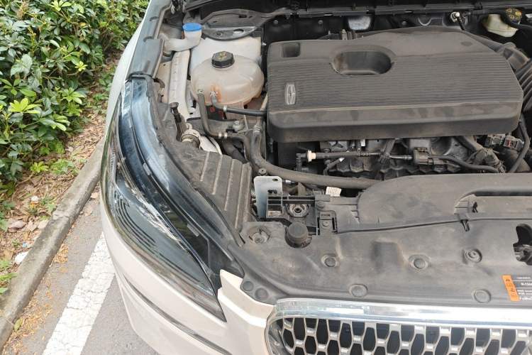 Used Lincoln Corsair 2022 2.0T Two-Wheel Drive Luxury Edition Engine Bay Right